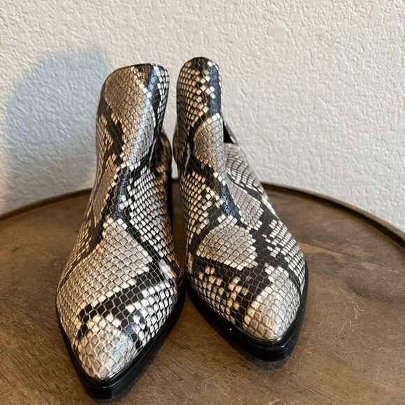 Marc Fisher LTD Yilda Snakeskin Leather Notched Ankle Boots Women's Size 7.5 M - Picture 2 of 10